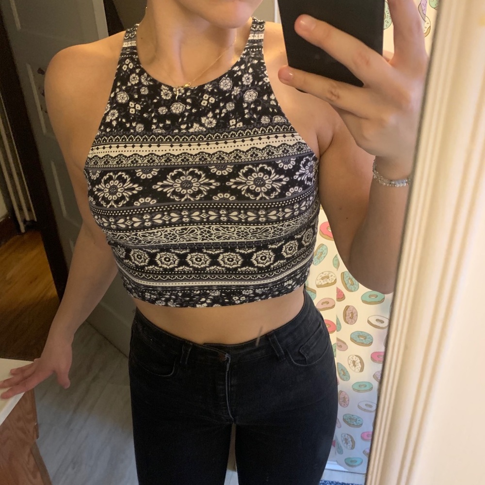 Patterned Crop Top - Picture 2 of 5